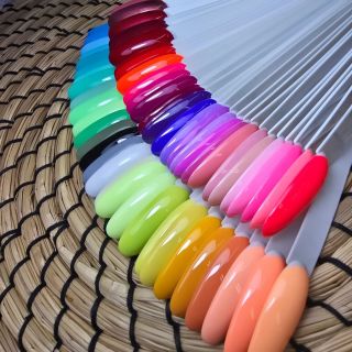 Nově natřené vzorníky Brush&go barevných gelovů, ať se můžete na veletrhu pěkně kochat 🥰 V čem jsou tak skvěle?...