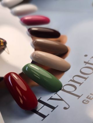 První ochutnávka nových Hypnotic gellaků 🥰 Můžete vidět i koupit už v pátek a sobotu na For Beauty veletrhu v Praze v...